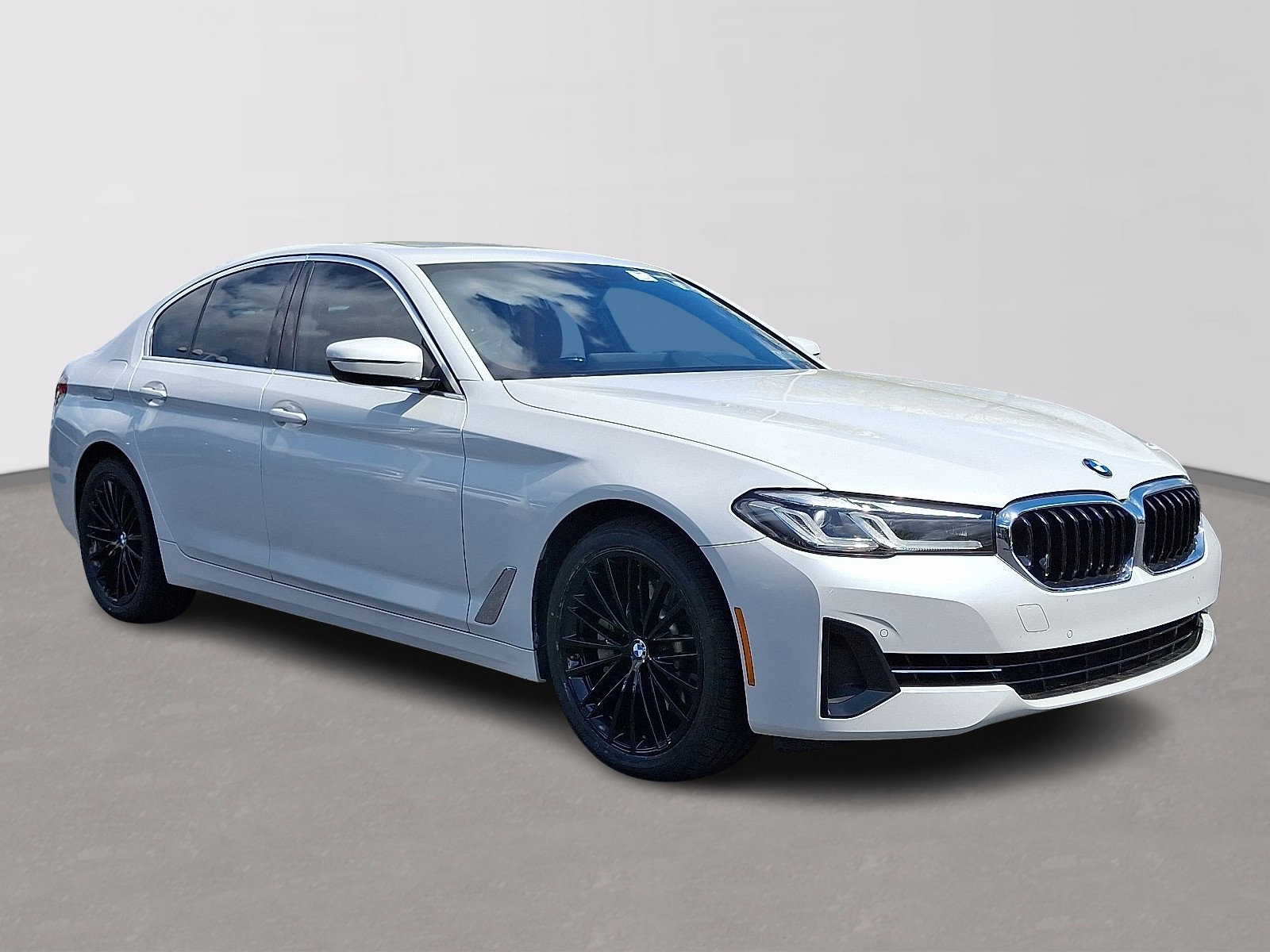 Used 2022 BMW 530i xDrive w/ Premium Package AWD/4WD image 3