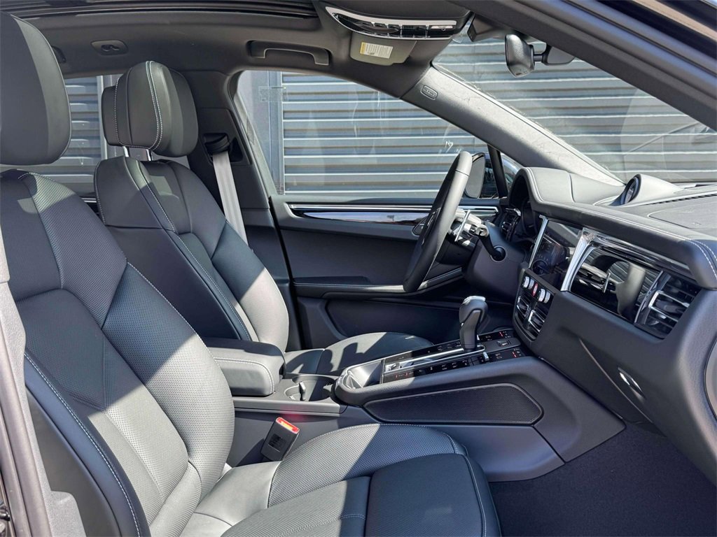 New 2025 Porsche Macan image 17
