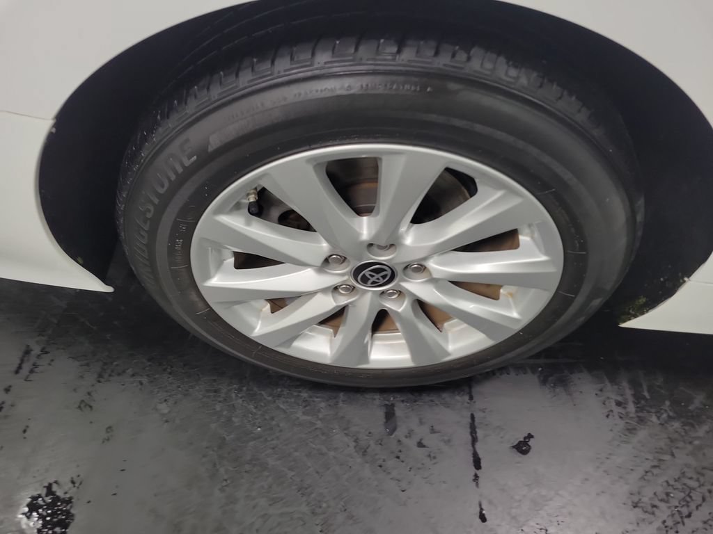 Used 2018 Toyota Camry LE FWD image 11