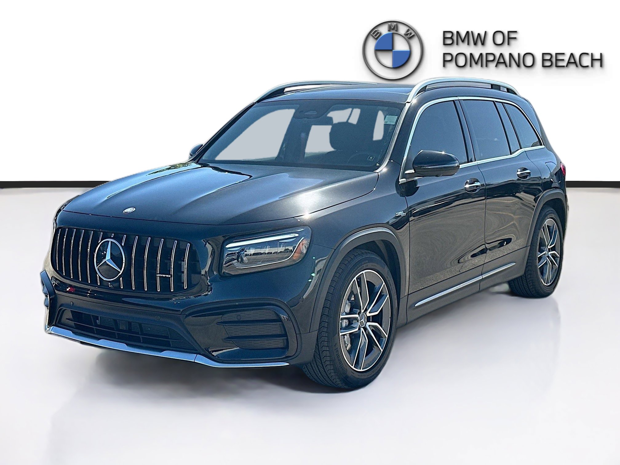 Used 2025 Mercedes-Benz GLB 35 AMG 4MATIC image 3