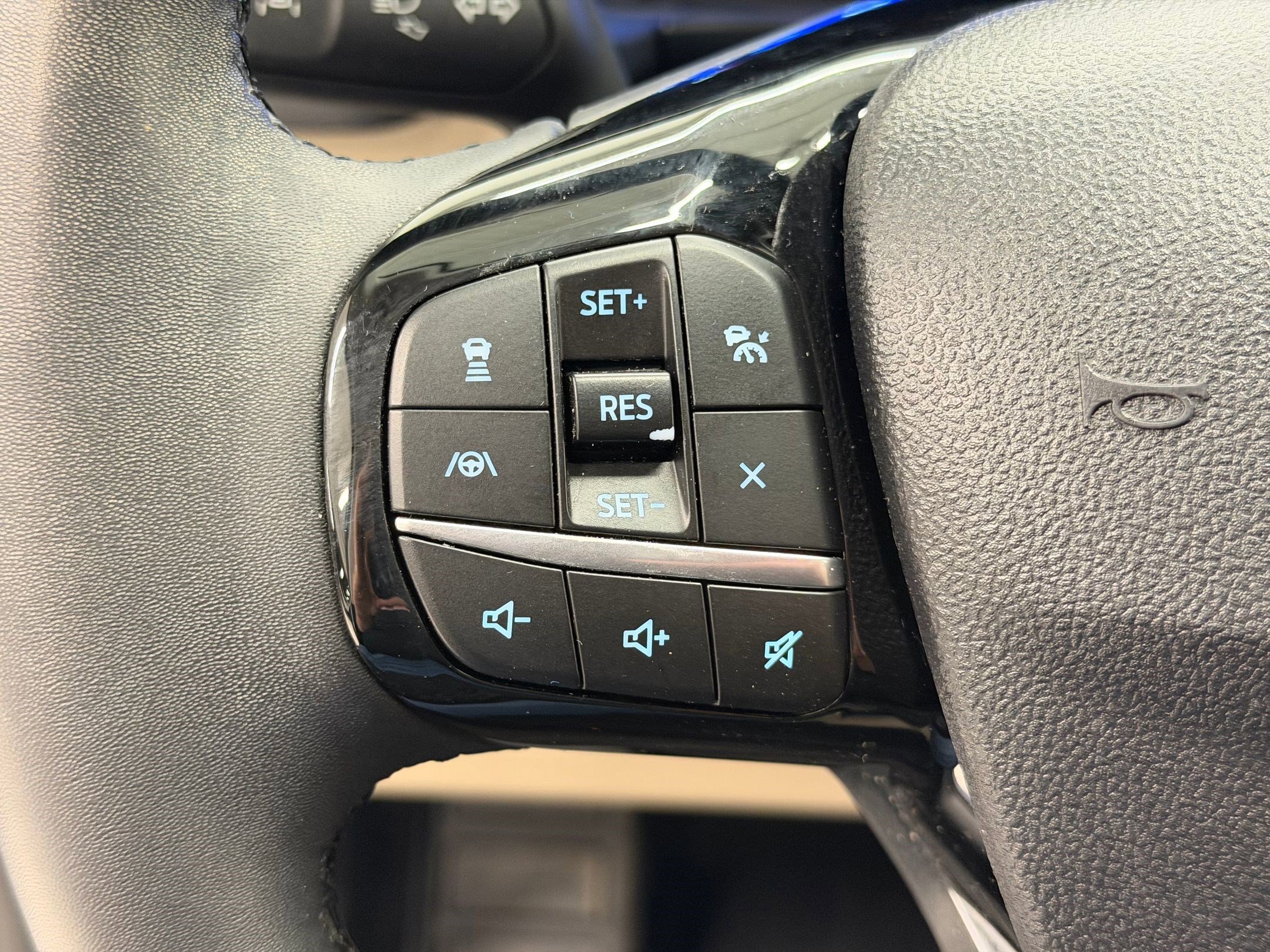 Used 2022 Ford Escape Titanium image 14