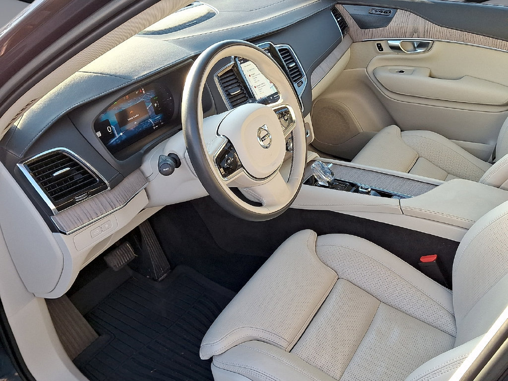Used 2024 Volvo XC90 T8 Ultimate w/ Protection Package Premier AWD/4WD image 17