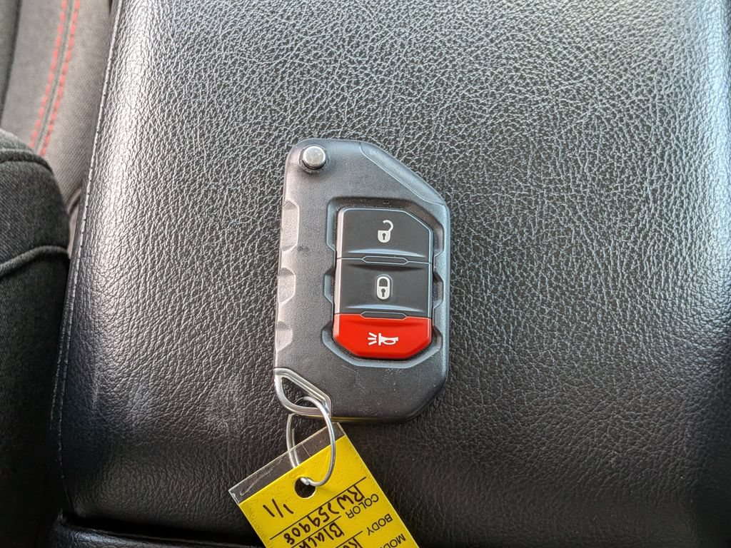 Used 2024 Jeep Wrangler Unlimited Rubicon AWD/4WD image 36