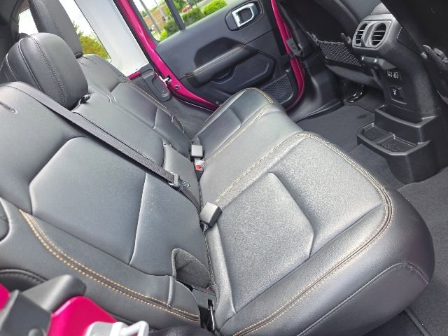 Used 2024 Jeep Wrangler Unlimited Sahara w/ Technology Group AWD/4WD image 57