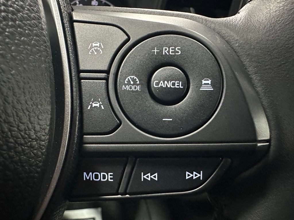 Used 2025 Toyota Corolla SE image 20