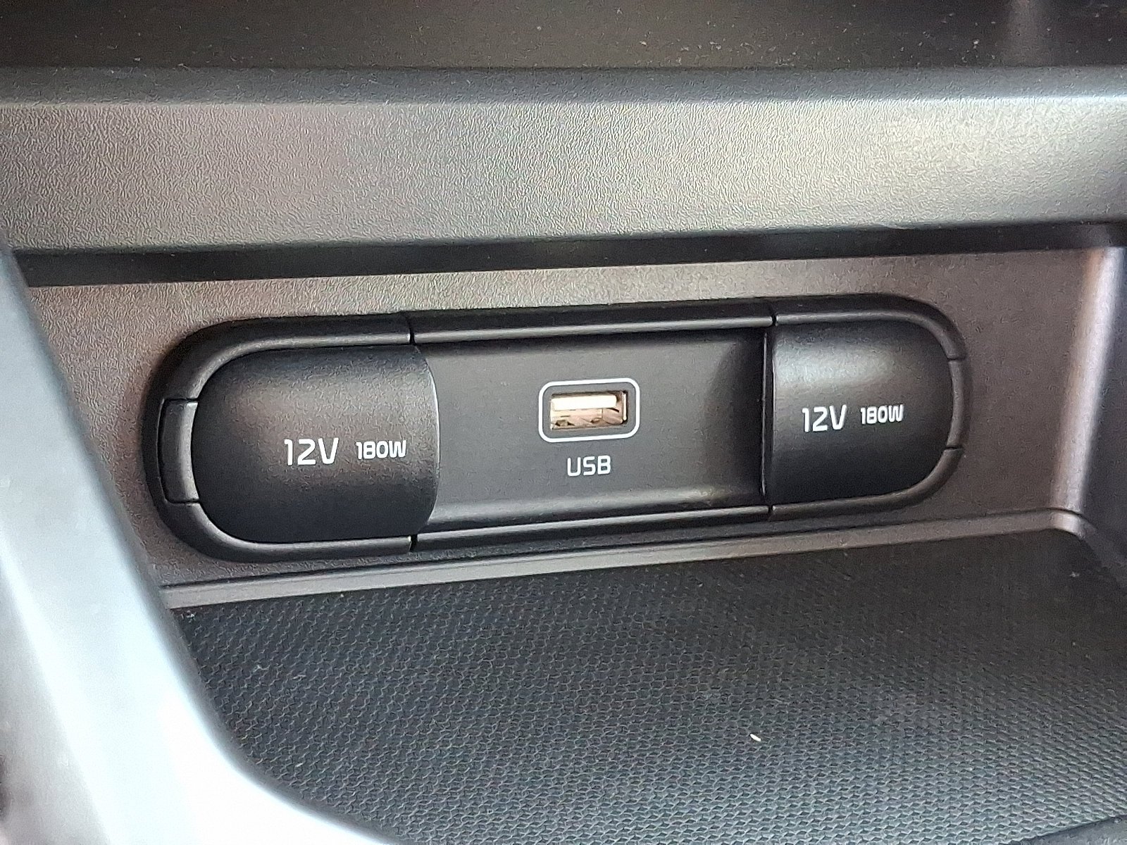 Certified 2025 Kia Soul LX w/ LX Technology Package FWD image 25