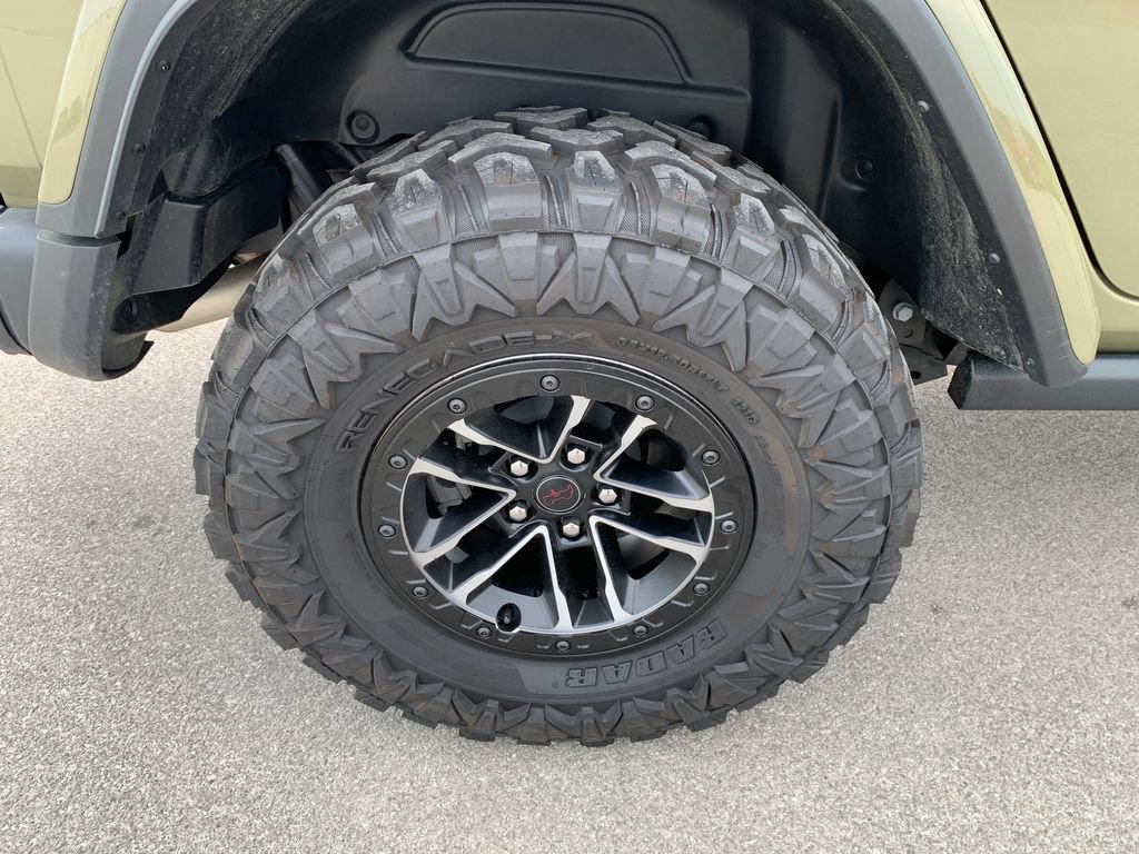 Used 2025 Jeep Wrangler Unlimited Rubicon AWD/4WD image 9