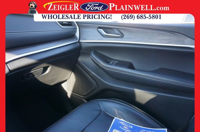 Used 2023 Jeep Grand Cherokee Limited image 35