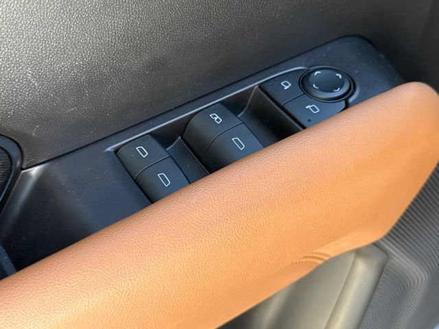 Used 2024 GMC Canyon AT4 w/ Technology Package AWD/4WD image 19