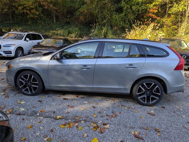 Used 2018 Volvo V60 T5 Dynamic w/ Vision Package image 4