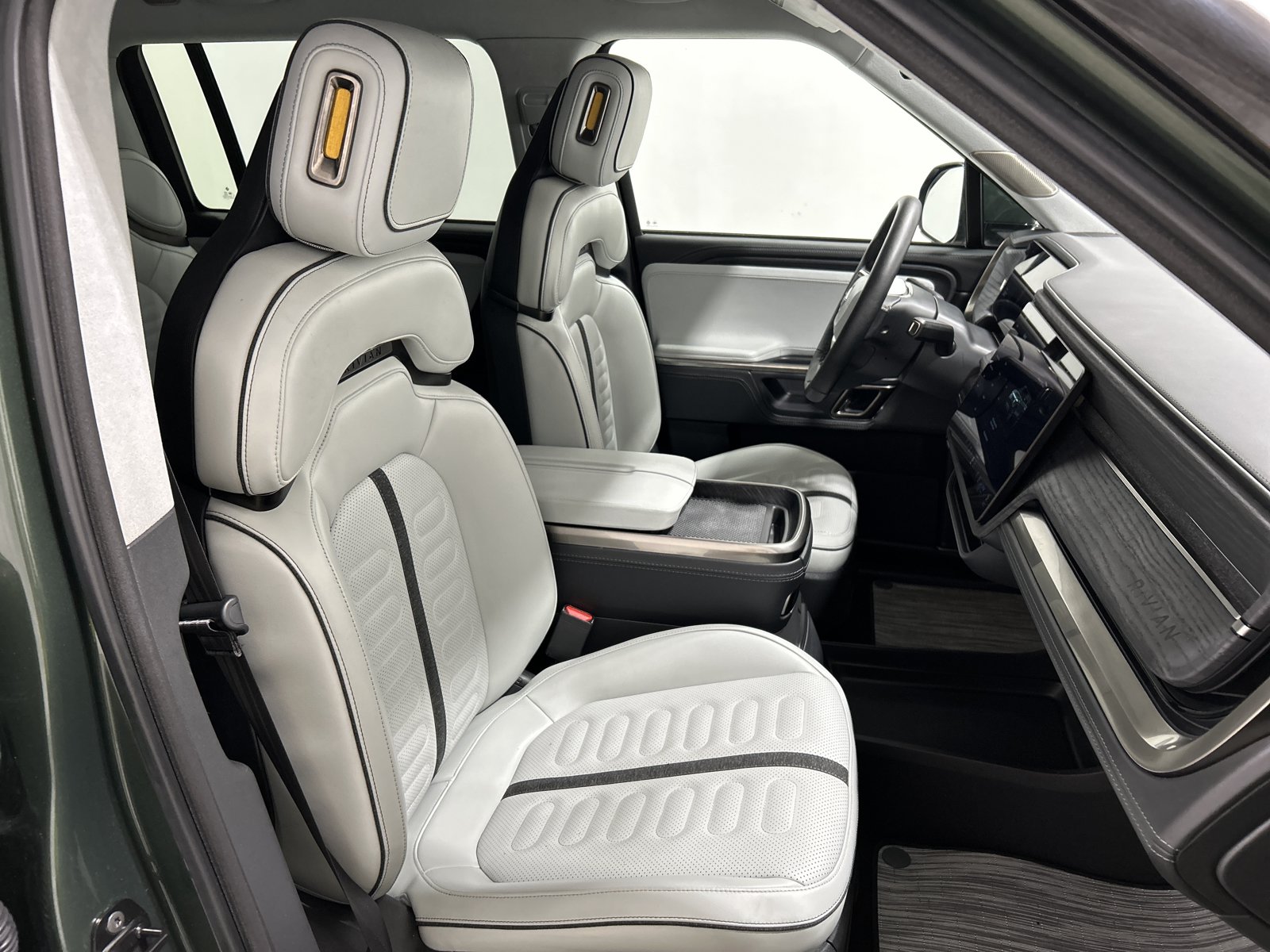 Used 2024 Rivian R1S Adventure AWD/4WD image 24