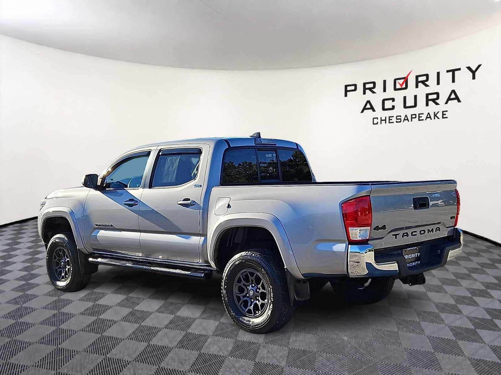 Used 2017 Toyota Tacoma SR5 w/ Tow Package AWD/4WD image 6