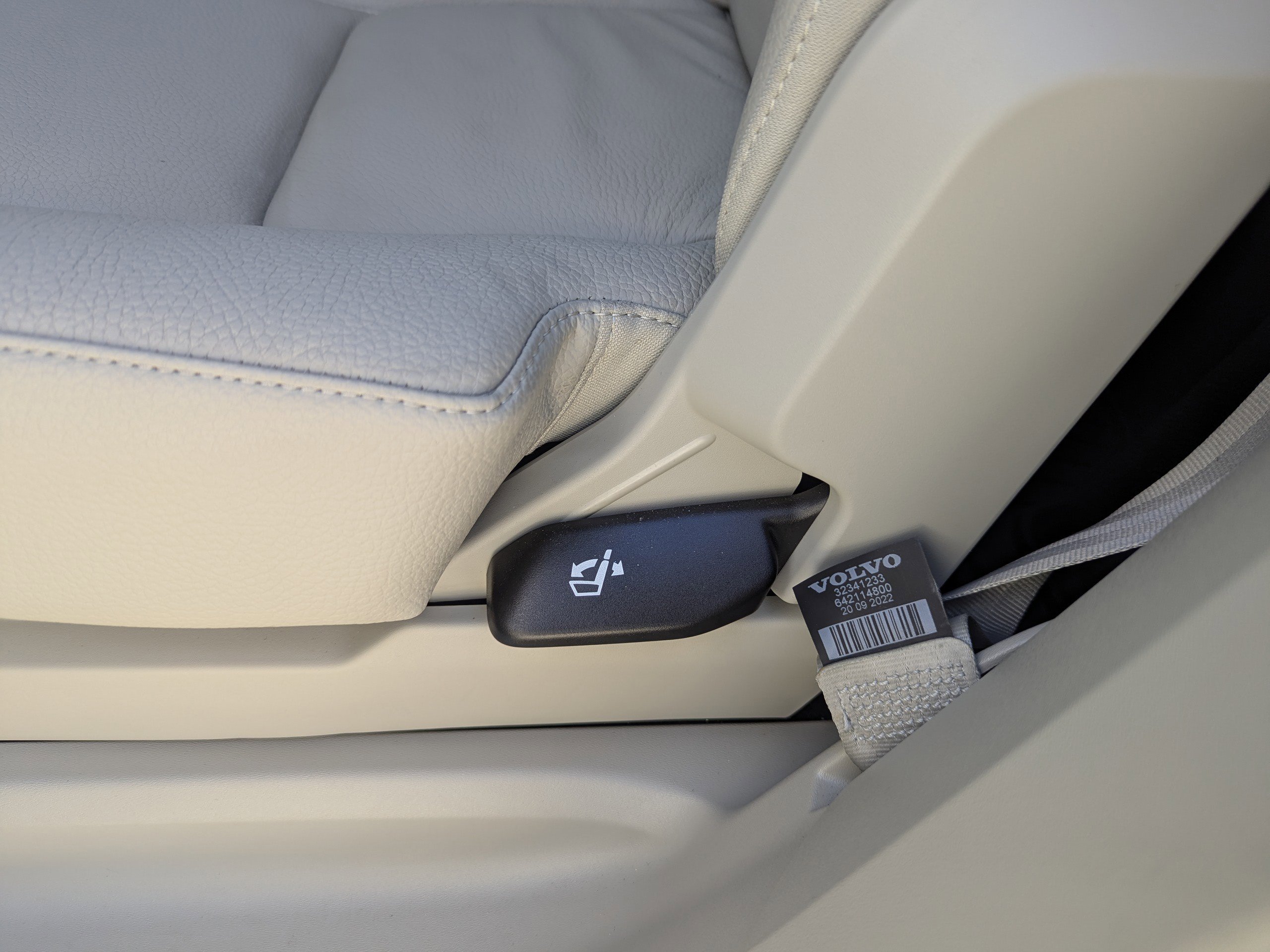 Used 2023 Volvo XC90 T8 Plus w/ Protection Package Premier image 20