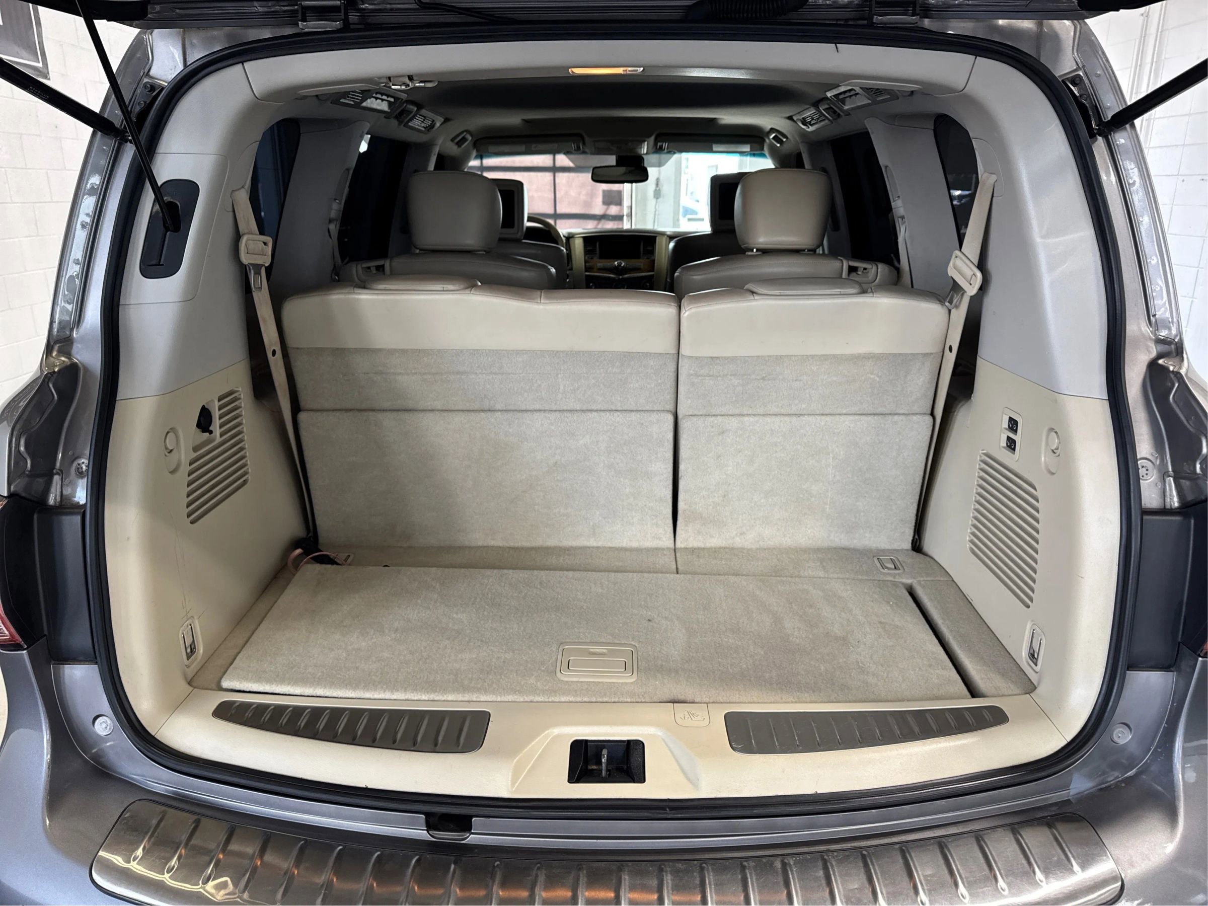 Used 2012 INFINITI QX56 4WD w/ Theater Pkg image 12