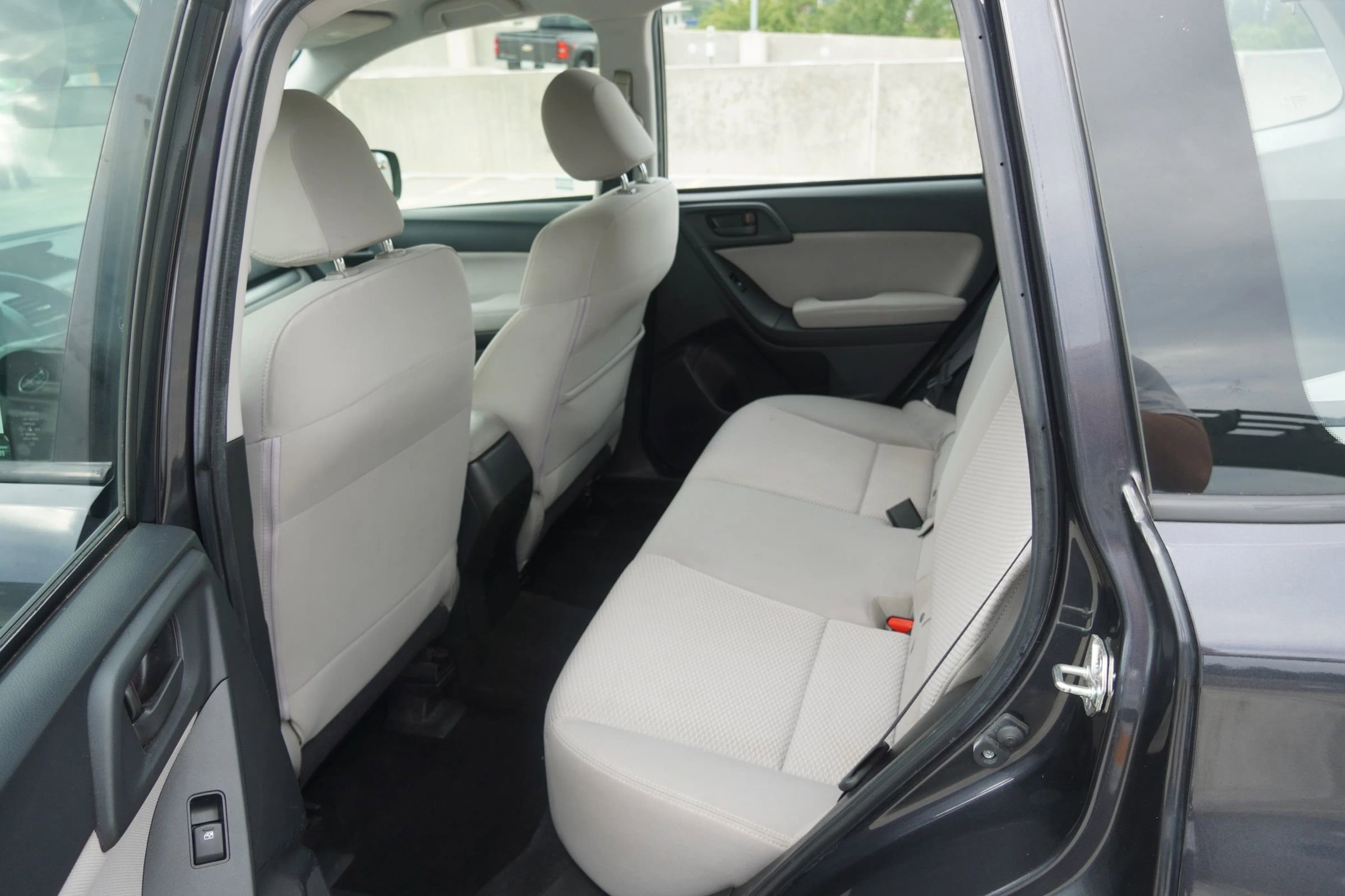 Used 2015 Subaru Forester 2.5i w/ Alloy Wheel Package image 30