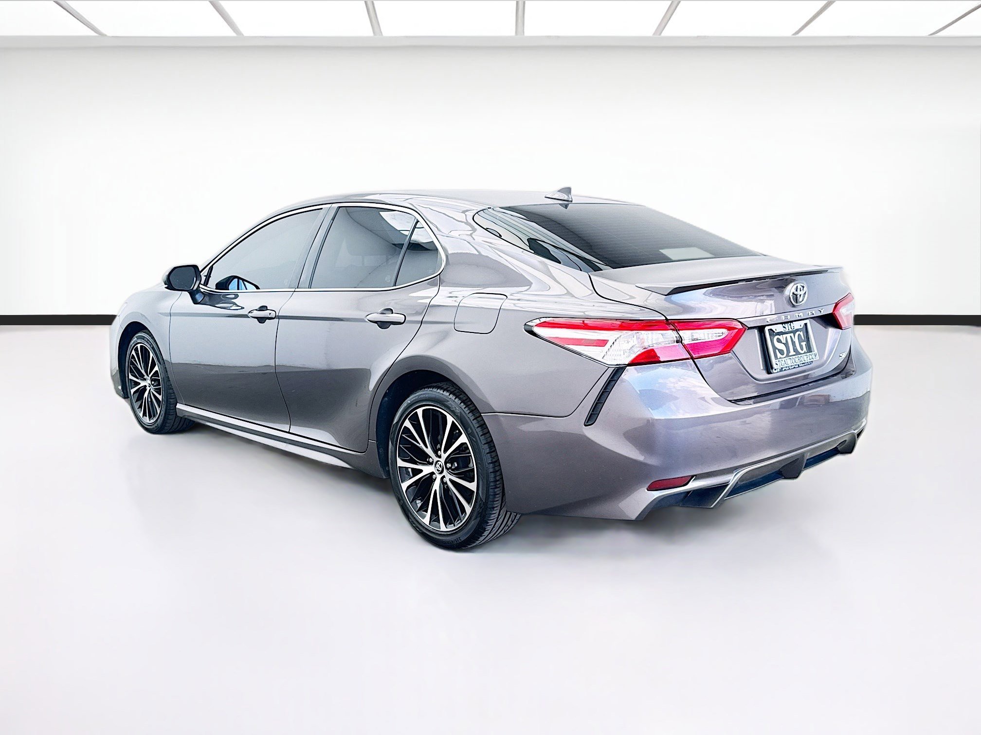 Used 2020 Toyota Camry SE image 6