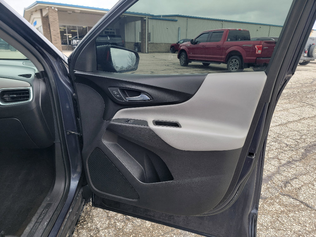 Used 2018 Chevrolet Equinox LS image 30