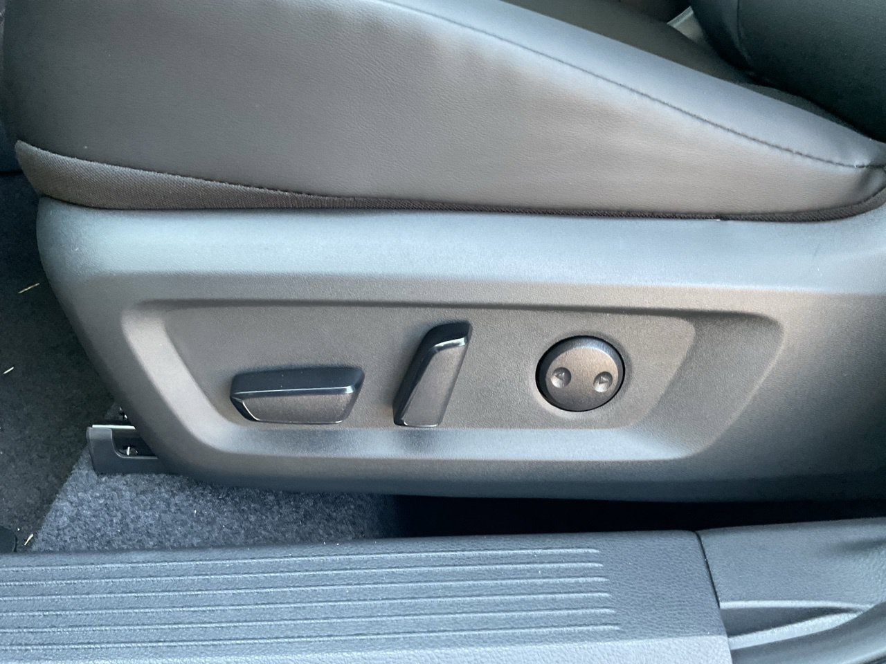 New 2026 Nissan Rogue Dark Armor FWD image 9