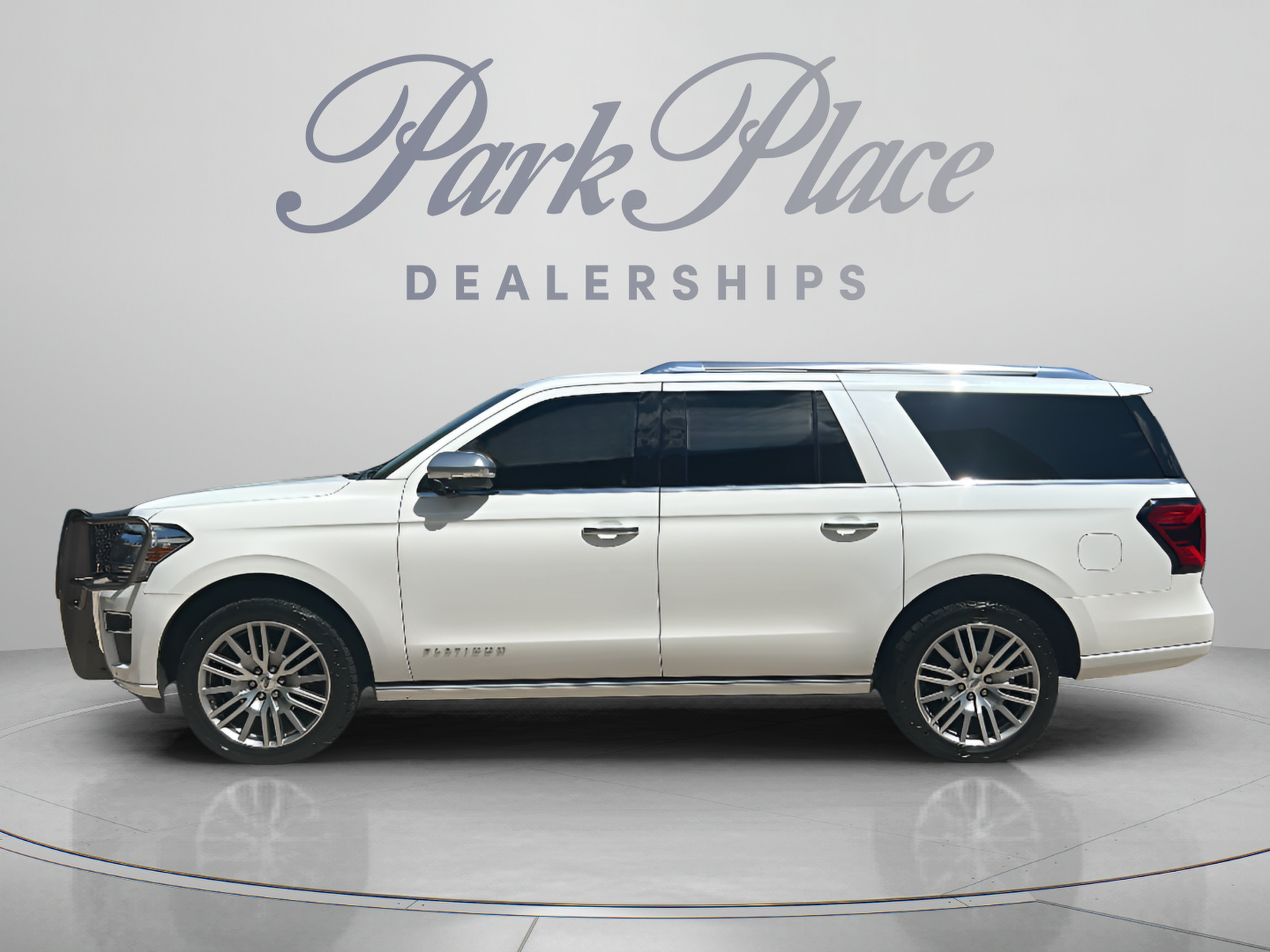 Used 2022 Ford Expedition Max Platinum AWD/4WD image 2
