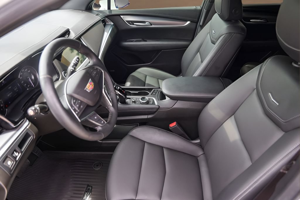 Certified 2024 Cadillac XT5 Luxury FWD image 9