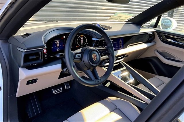 New 2025 Porsche Macan 4S Electric image 4