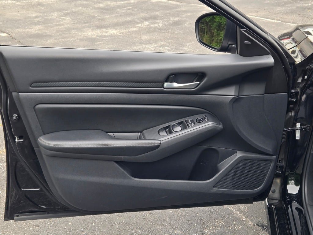 Used 2025 Nissan Altima 2.5 SV FWD image 19