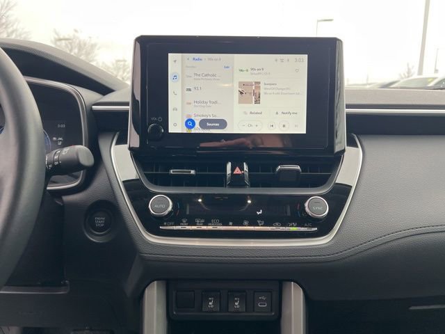 Used 2025 Toyota Corolla Cross XLE image 16