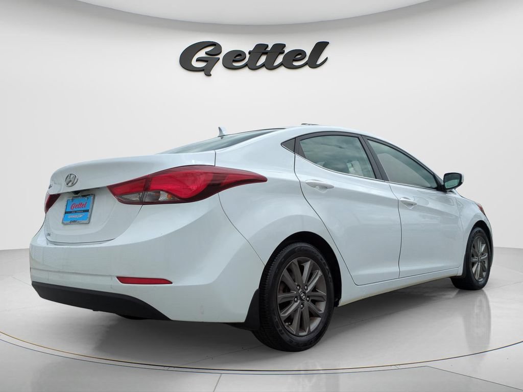 Used 2015 Hyundai Elantra SE w/ Option Group 03 FWD image 5