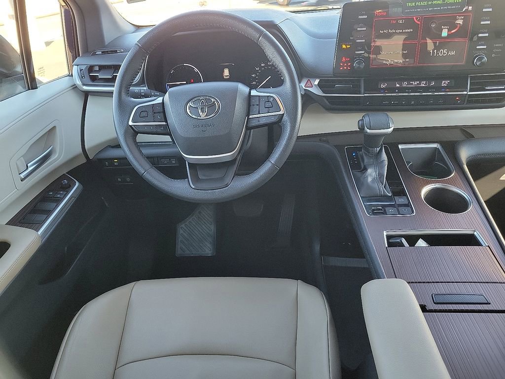 Used 2022 Toyota Sienna XLE image 9