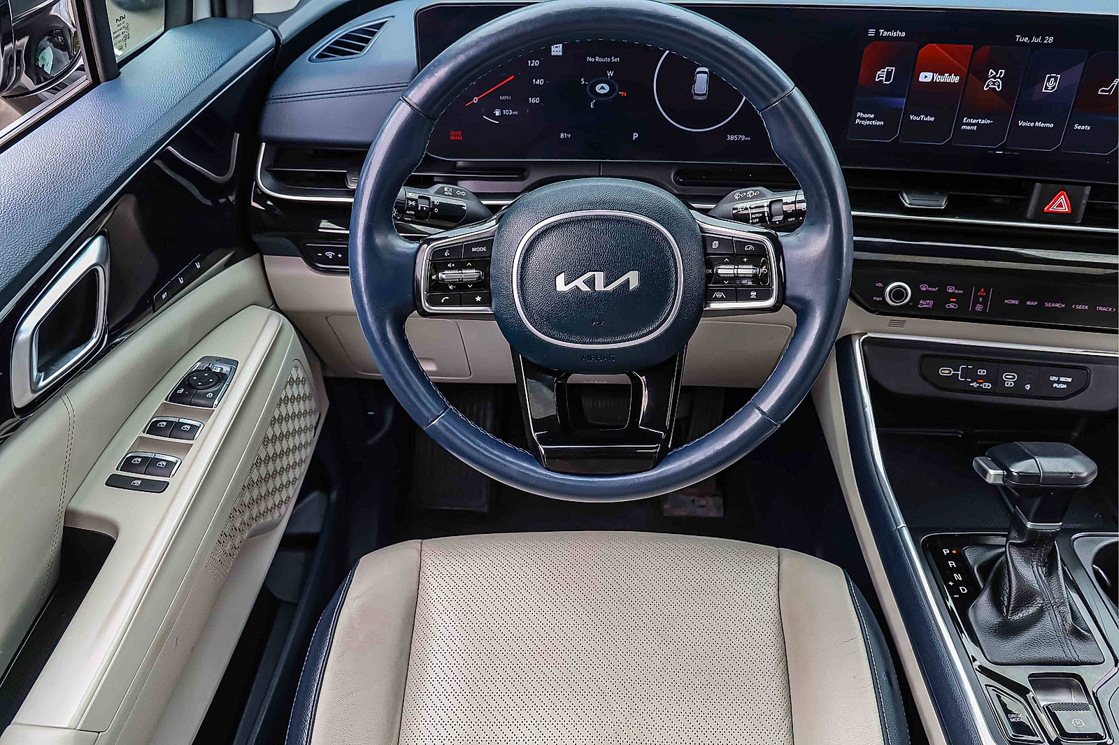 Certified 2025 Kia Carnival SX Prestige FWD image 18