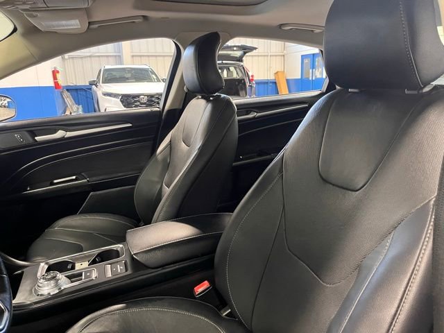Used 2019 Ford Fusion Energi Titanium FWD image 22
