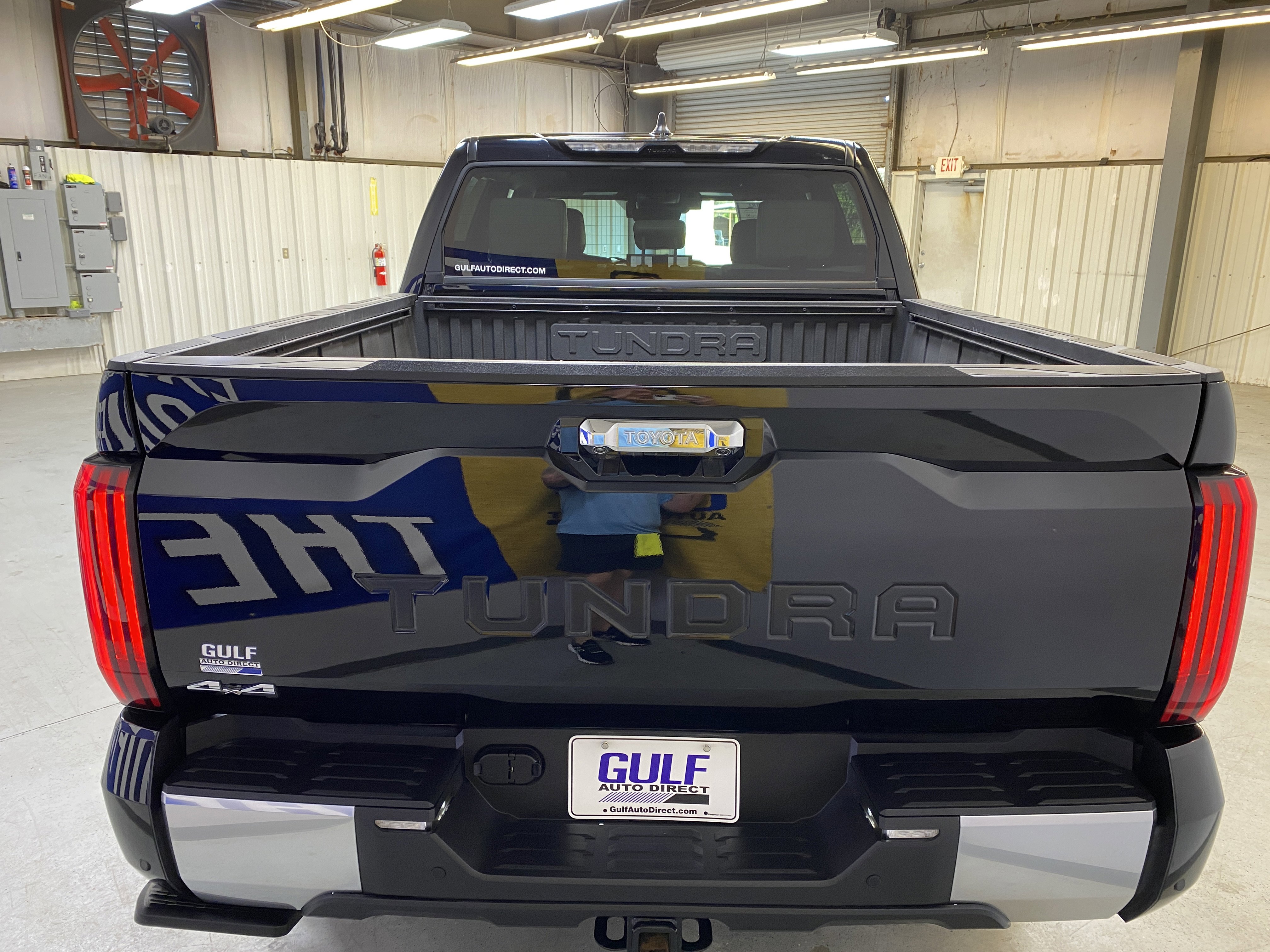 Used 2025 Toyota Tundra Limited w/ Power Package image 7