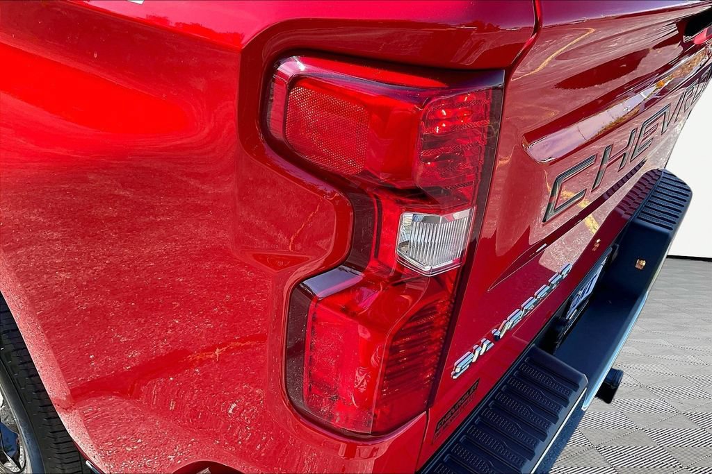 Used 2024 Chevrolet Silverado 1500 LT AWD/4WD image 27