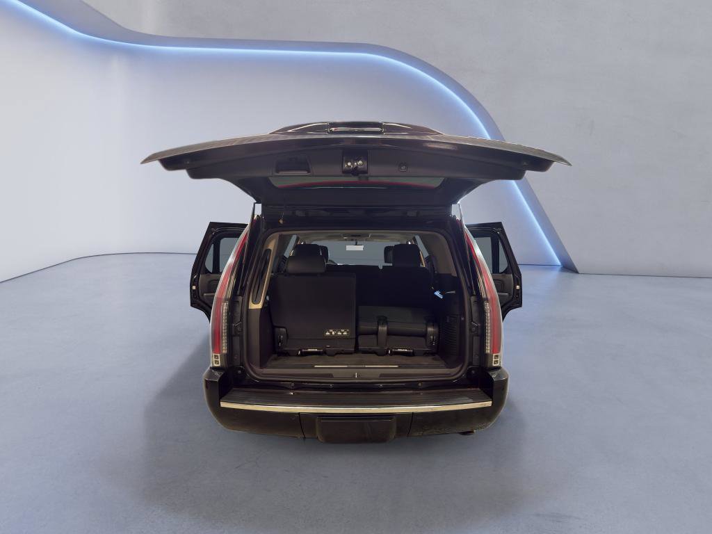 Used 2014 Cadillac Escalade Luxury AWD/4WD image 11