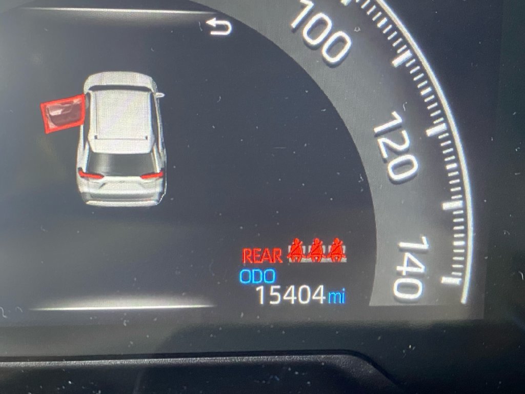 Used 2025 Toyota RAV4 XLE FWD image 32