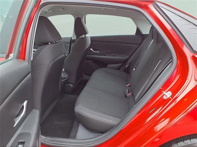Used 2023 Hyundai Elantra SEL image 19