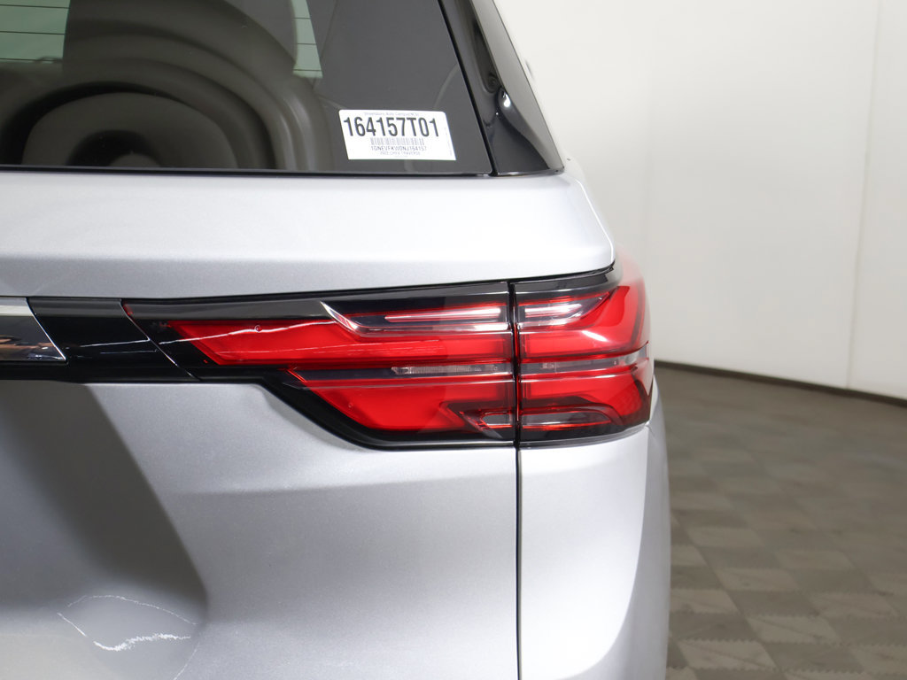 Used 2022 Chevrolet Traverse LS AWD/4WD image 16