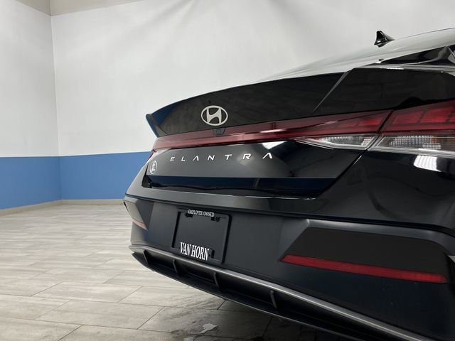 Used 2024 Hyundai Elantra SEL w/ Convenience Package image 32