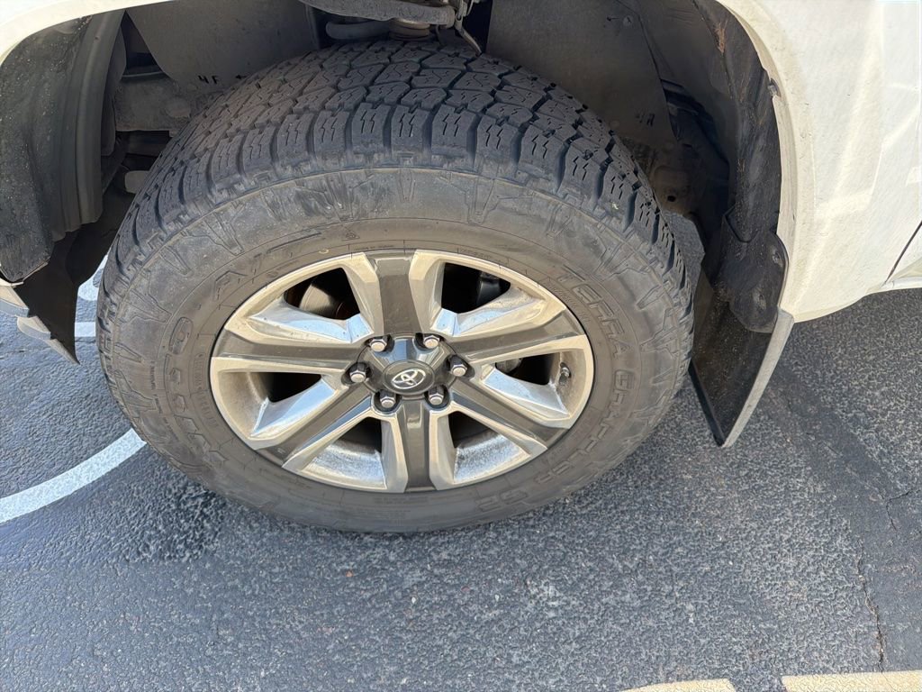 Used 2016 Toyota Tacoma Limited w/ Towing Package AWD/4WD image 10