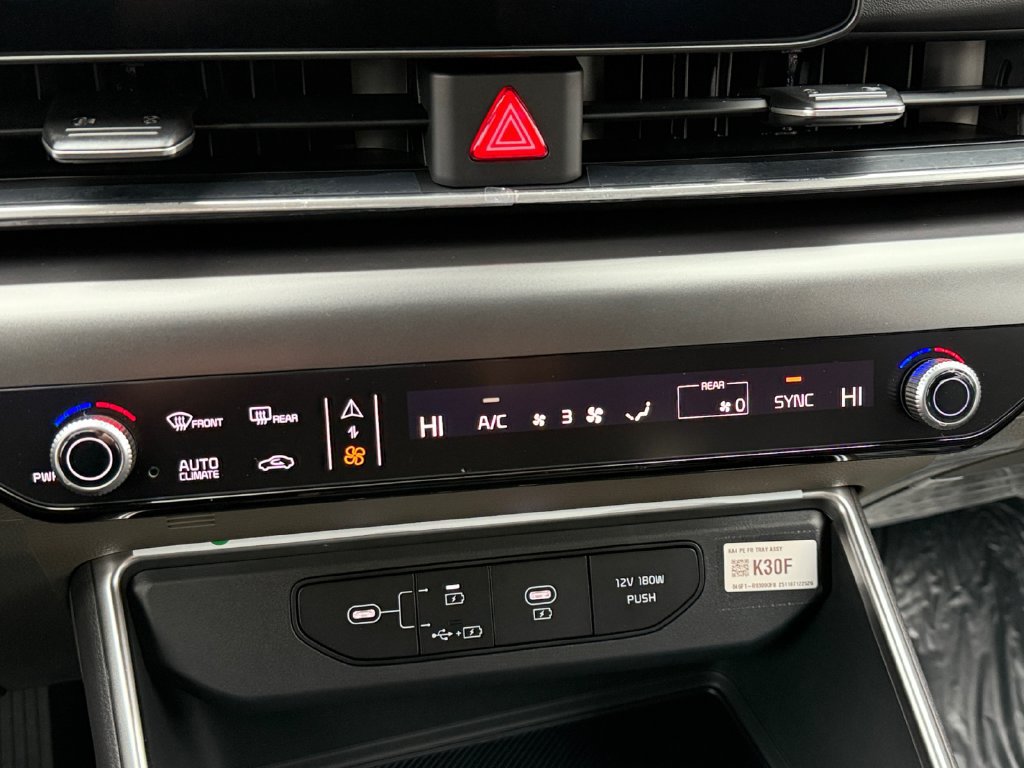 New 2026 Kia Carnival FWD image 17