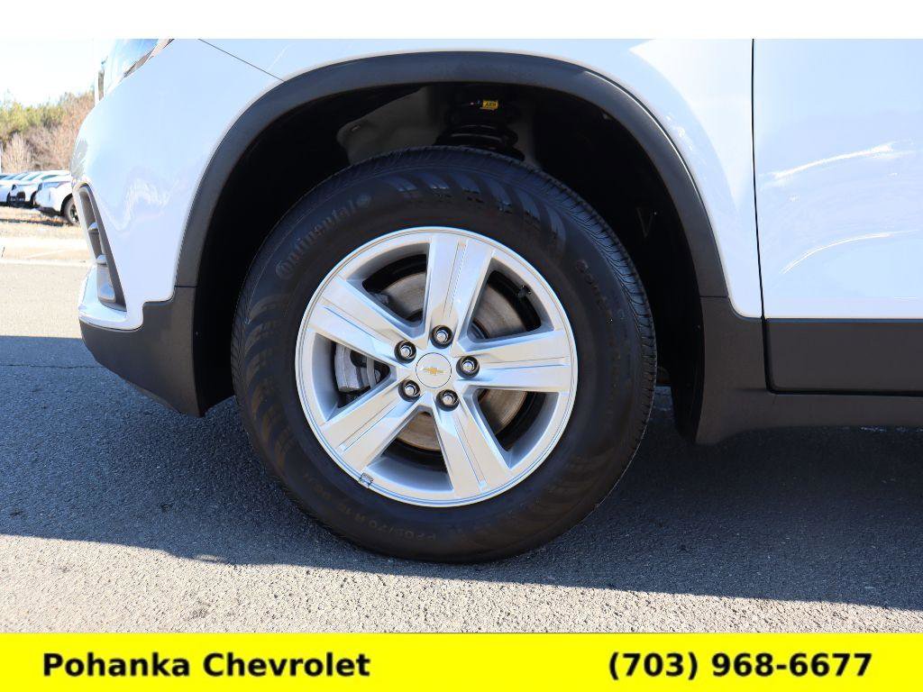 Used 2022 Chevrolet Trax LS w/ Tint and Cruise Package image 26