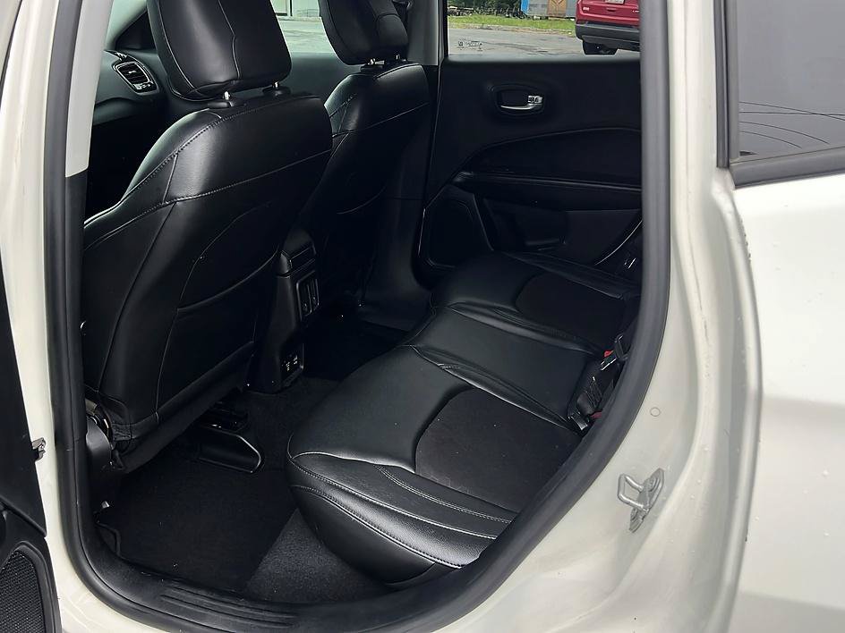Used 2018 Jeep Compass Latitude w/ Popular Equipment Group FWD image 18