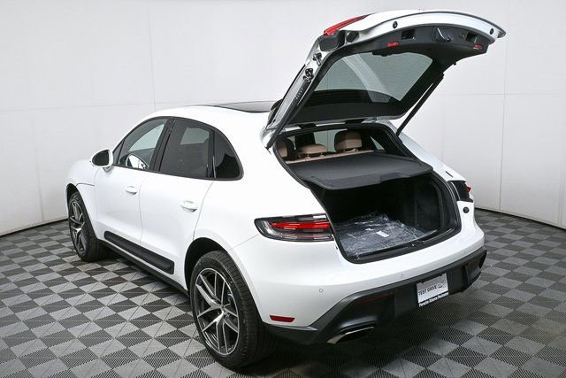 Certified 2026 Porsche Macan image 33