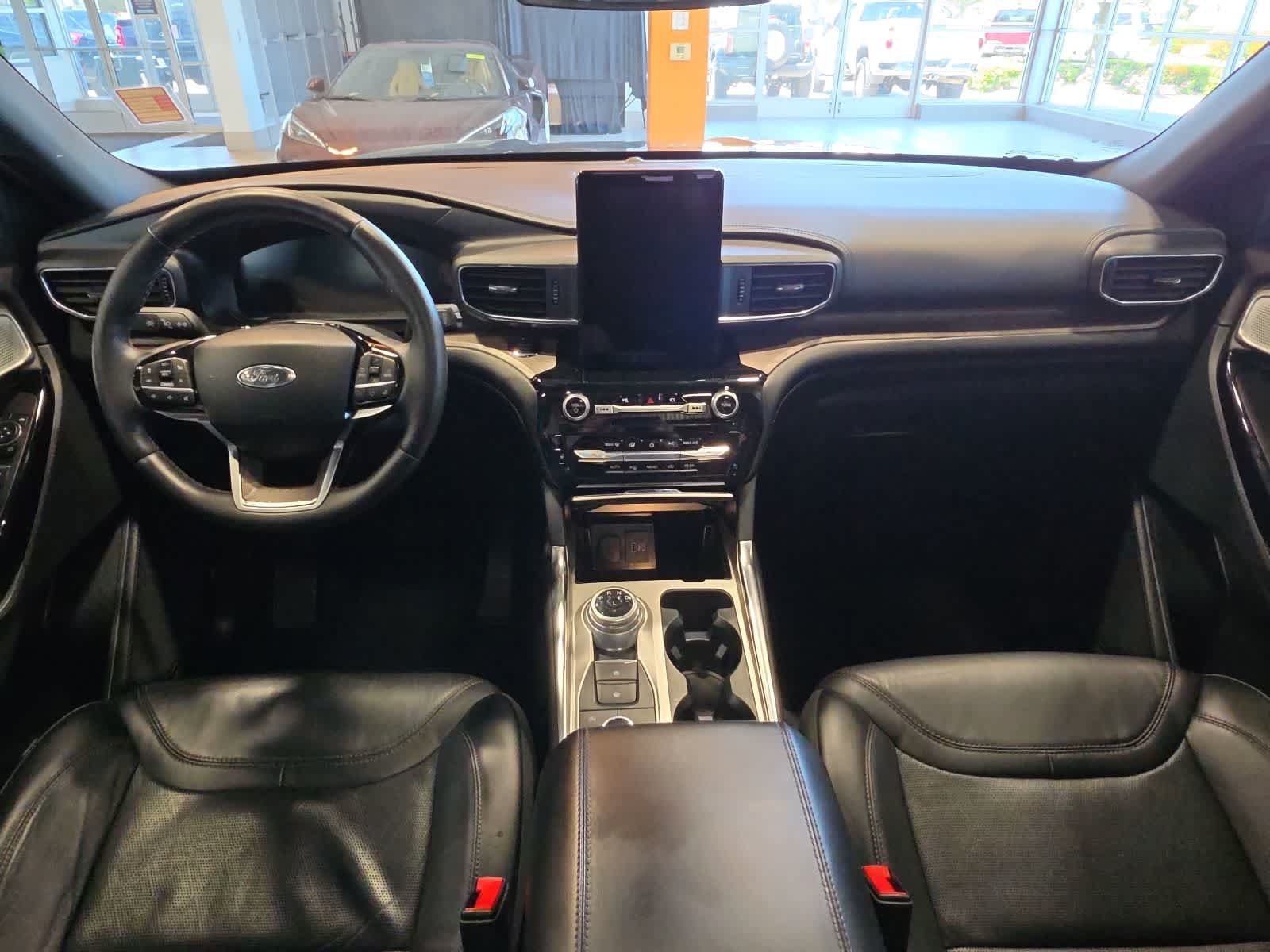 Used 2023 Ford Explorer Platinum w/ Technology Package AWD/4WD image 33