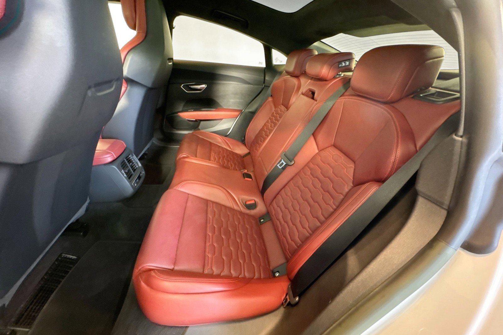 Used 2024 Audi RS e-tron GT w/ Carbon Performance Package image 23