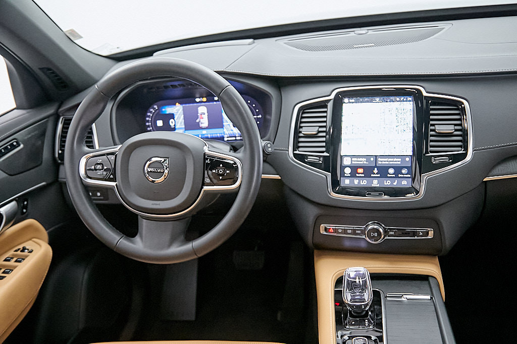 Certified 2024 Volvo XC90 T8 Ultimate AWD/4WD image 31
