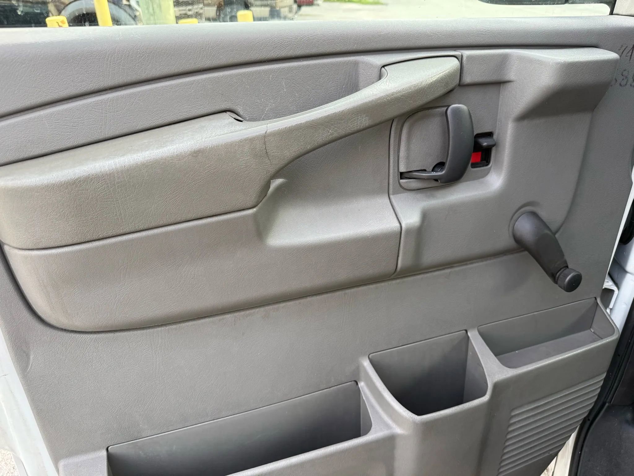 Used 2010 Chevrolet Express 2500 Extended image 16