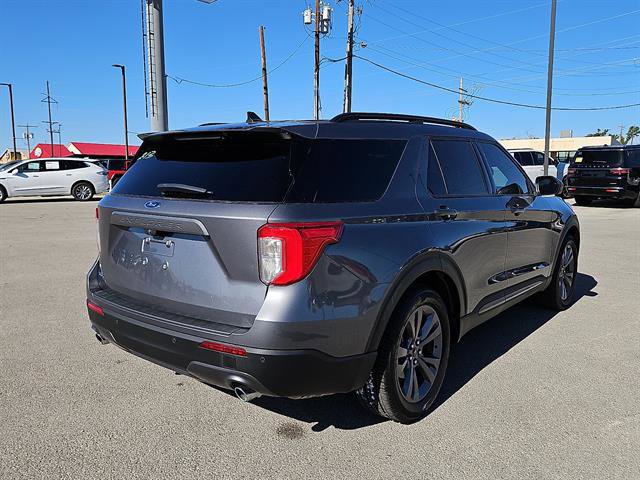 Used 2022 Ford Explorer XLT w/ Equipment Group 202A image 5