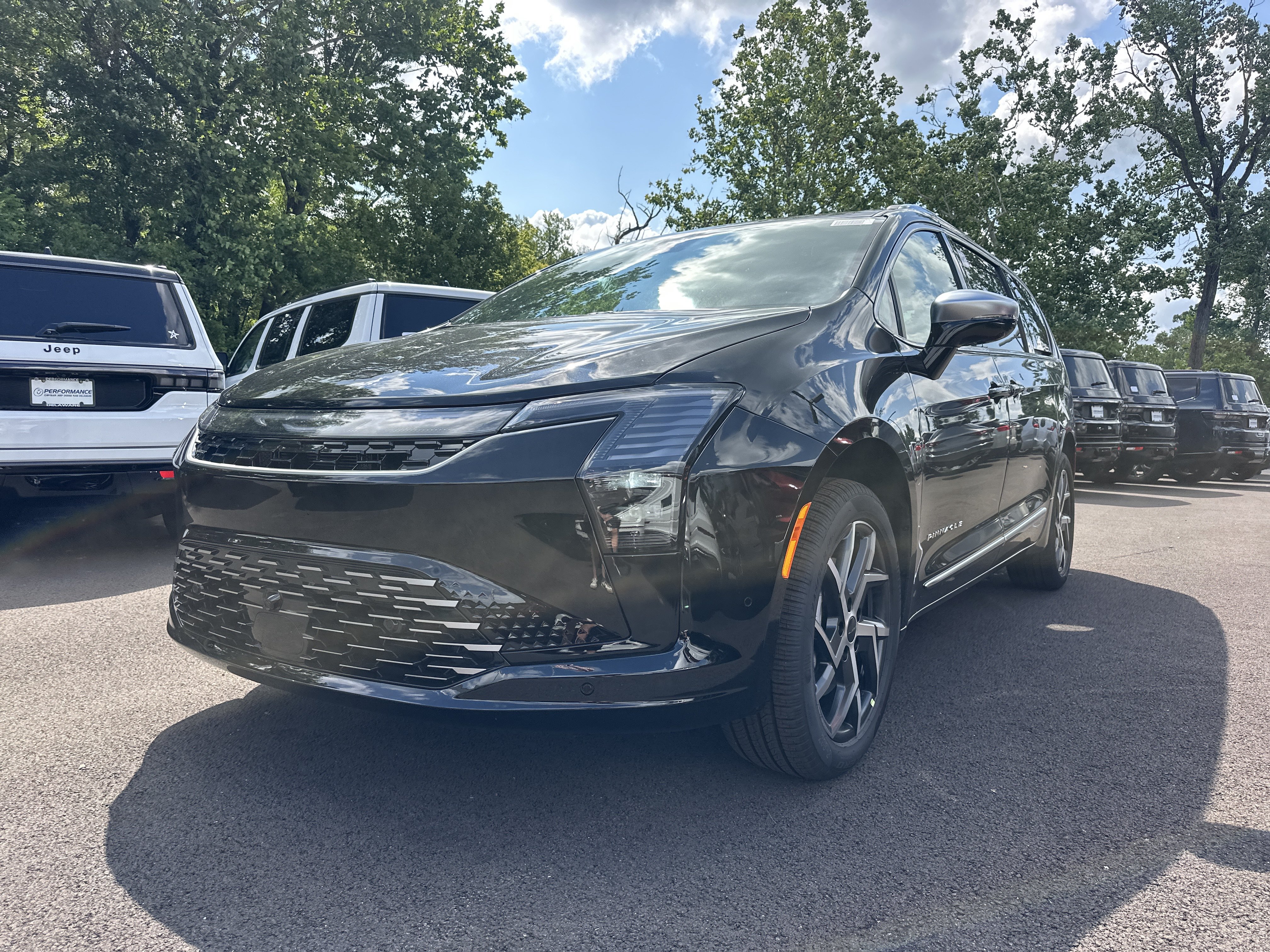 New 2027 Chrysler Pacifica Pinnacle AWD/4WD image 25