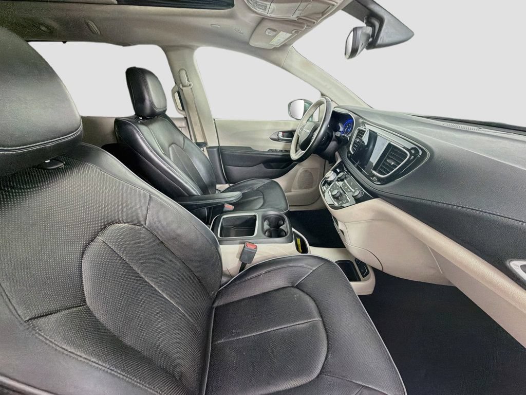 Used 2019 Chrysler Pacifica Limited FWD image 30